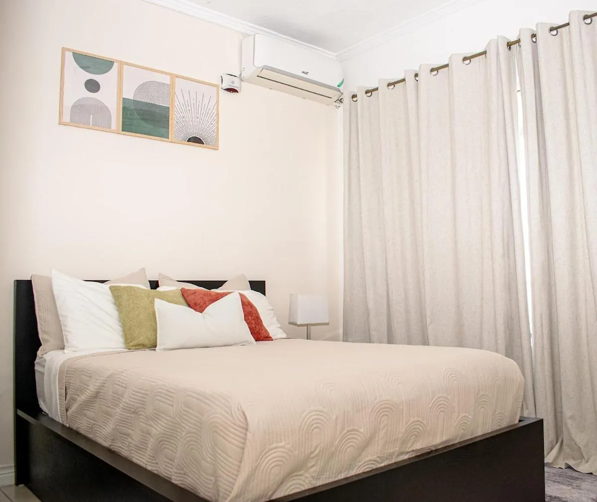 The Soul Of Kingston Chic 2Br Condo With Pool And Gym Jamaica